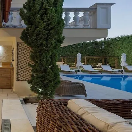 Pandis Palace Villa *