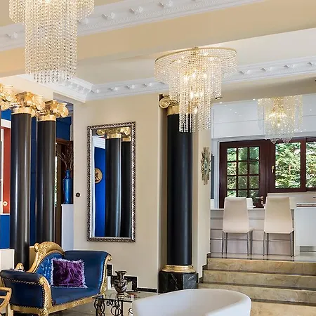 Pandis Palace Vila